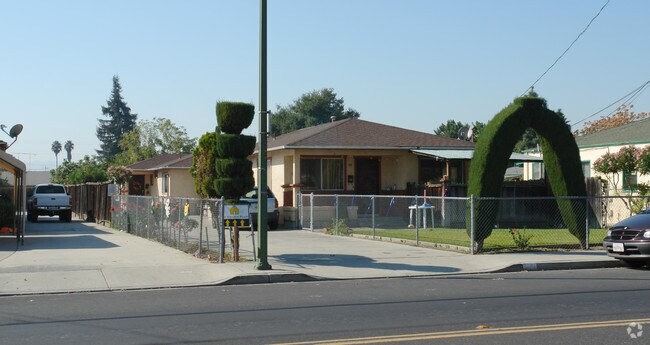 Building Photo - 99 N King Rd