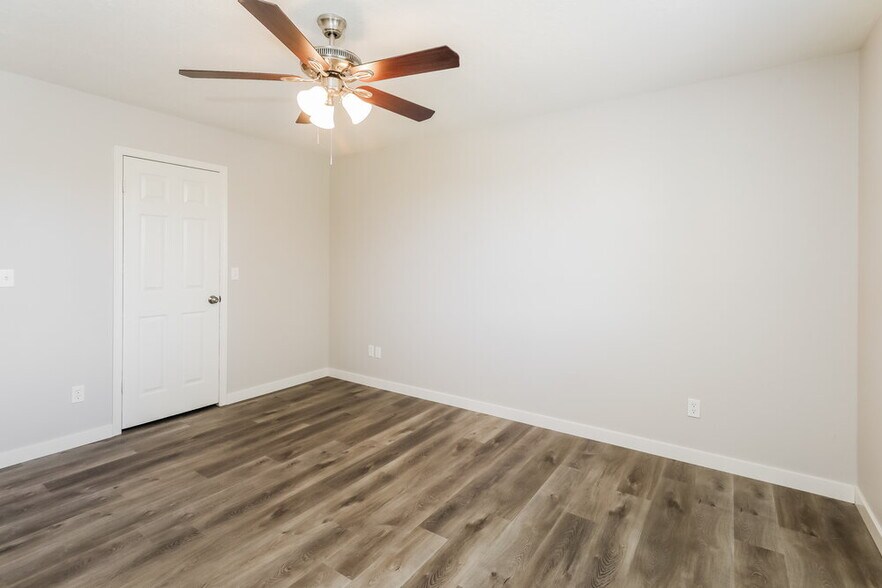 Building Photo - 4867 3000 W St