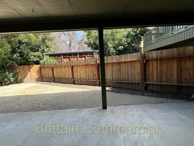 Building Photo - 6531 Lake Park Dr