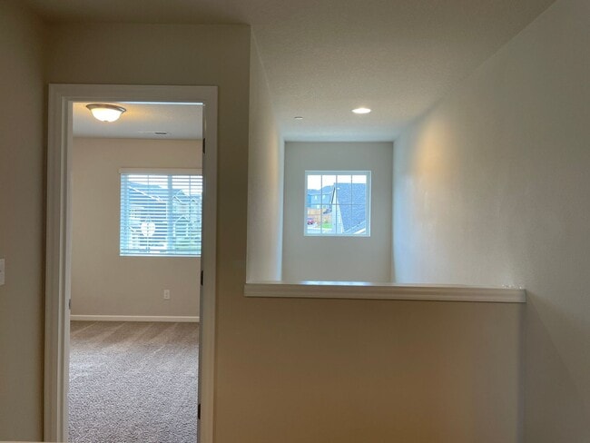 Building Photo - Beautiful 4 Bedroom 2.5 Bath Home Located ...