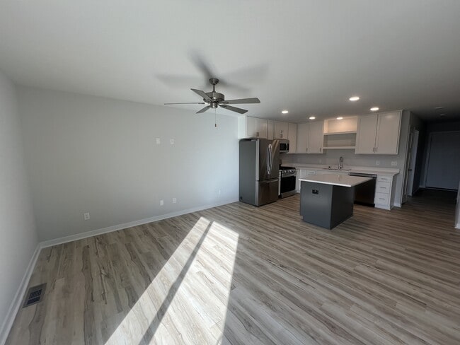 Building Photo - W219N16241 Primrose Ct