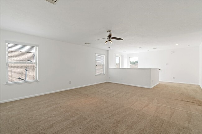 Building Photo - 25435 Autumn Woods Dr