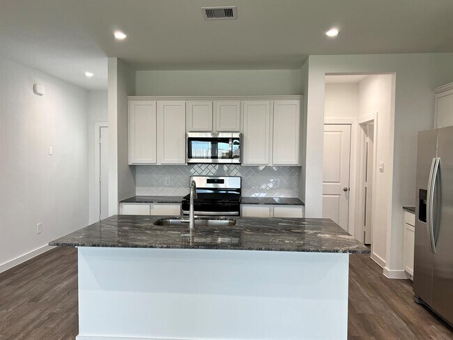 Building Photo - 3017 La Latina Dr