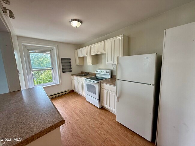 Building Photo - 751 Hudson Ave