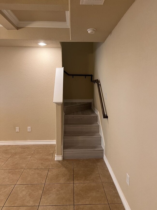 Building Photo - Luxury Townhome in Selma!