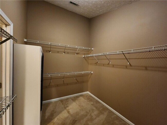 Building Photo - 350 Saddle Bridge Dr