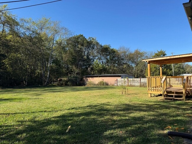 Building Photo - 3 Bedroom/1 Bath near shopping off Wilma R...