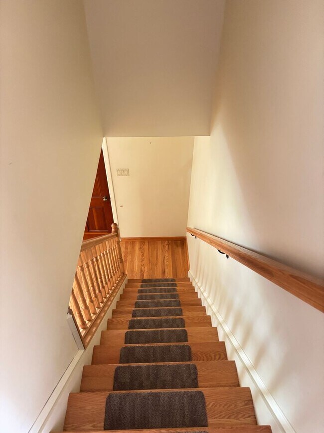 Building Photo - Spacious 3br Home for rent located in Whitehall, Echo Heights!