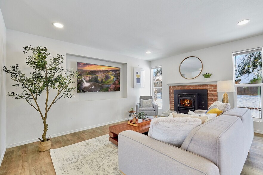 Building Photo - 629 212th St SW