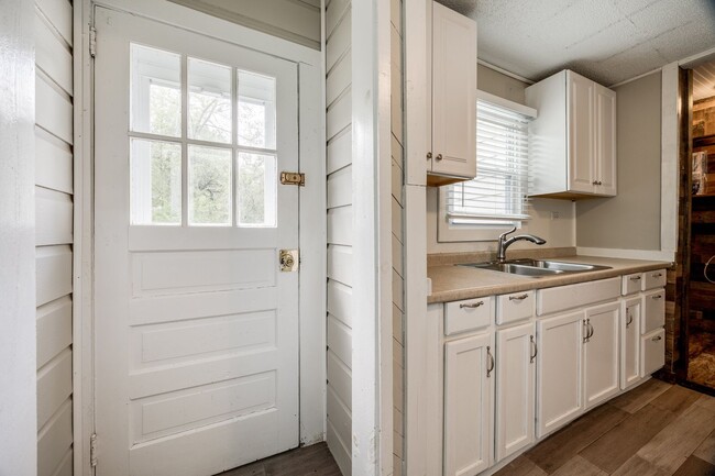 Building Photo - Super cute, 3 bedroom 1 bath in Chester!
