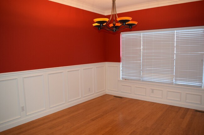 Building Photo - Gorgeous Home Located in Osage Hills Subdivision
