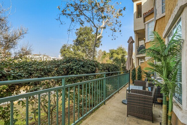 Building Photo - Remodeled River-View Corner Unit with Oversized Patio