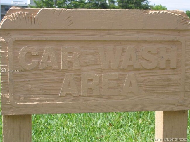 Building Photo - 2880 N Oakland Forest Dr