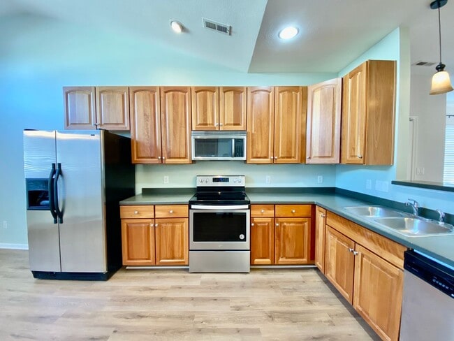 Building Photo - READY July 1st!! End-Unit Condo with Commu...