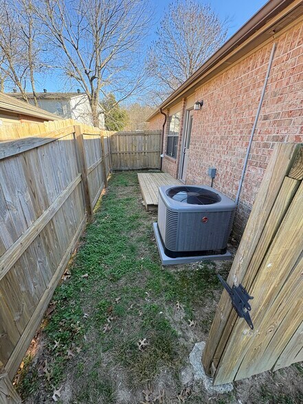 Building Photo - 1646 N Dawn Dr