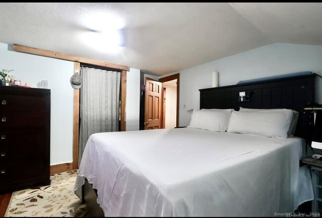 Building Photo - 131 Greenwood St