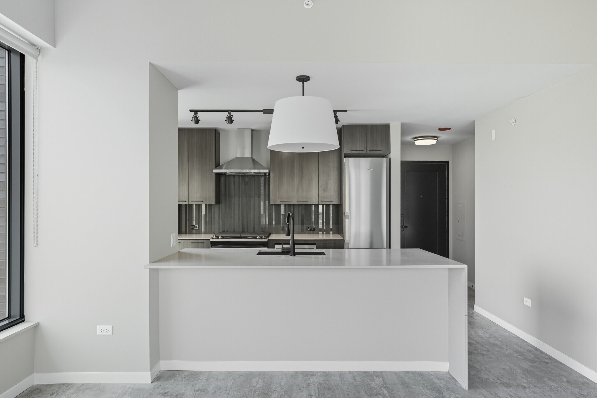 Building Photo - 979 W Washington Blvd