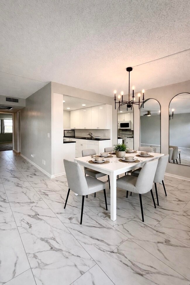 Building Photo - 3085 Cornwall E