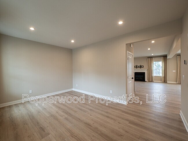 Building Photo - 7204 Red Cedar Trl