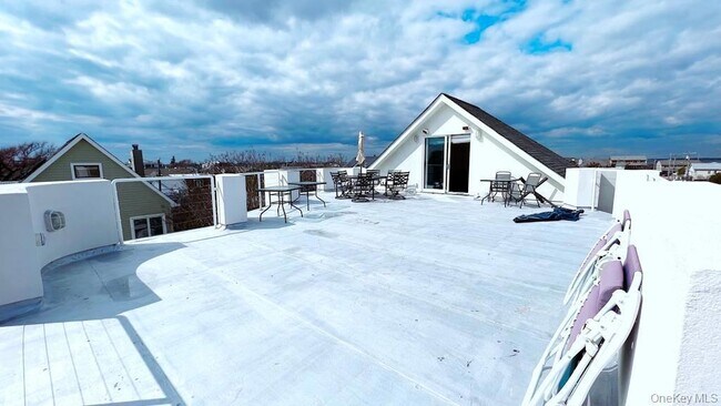 Building Photo - 54 Matlock St