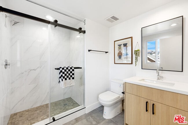 Building Photo - 220 N Coronado St