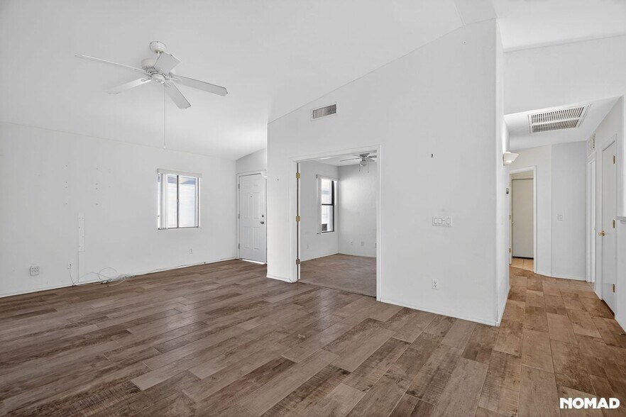 Building Photo - 4660 S Valley Rd