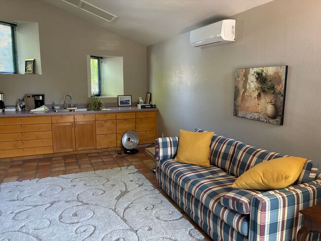 Building Photo - Gorgeous North Davis 3 bedroom available now!