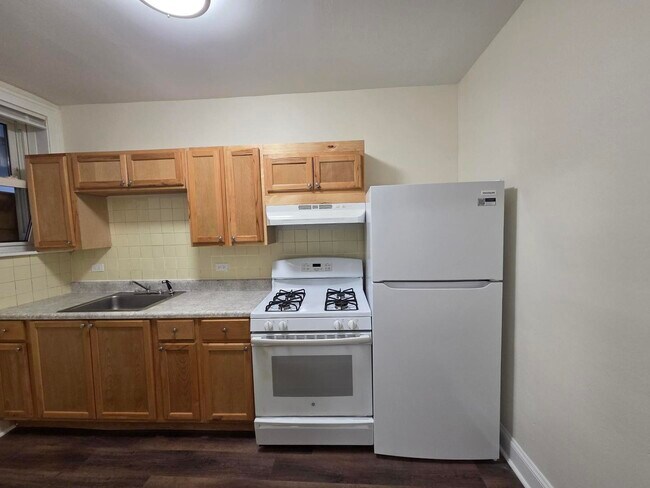 Building Photo - 6324 N Albany Ave