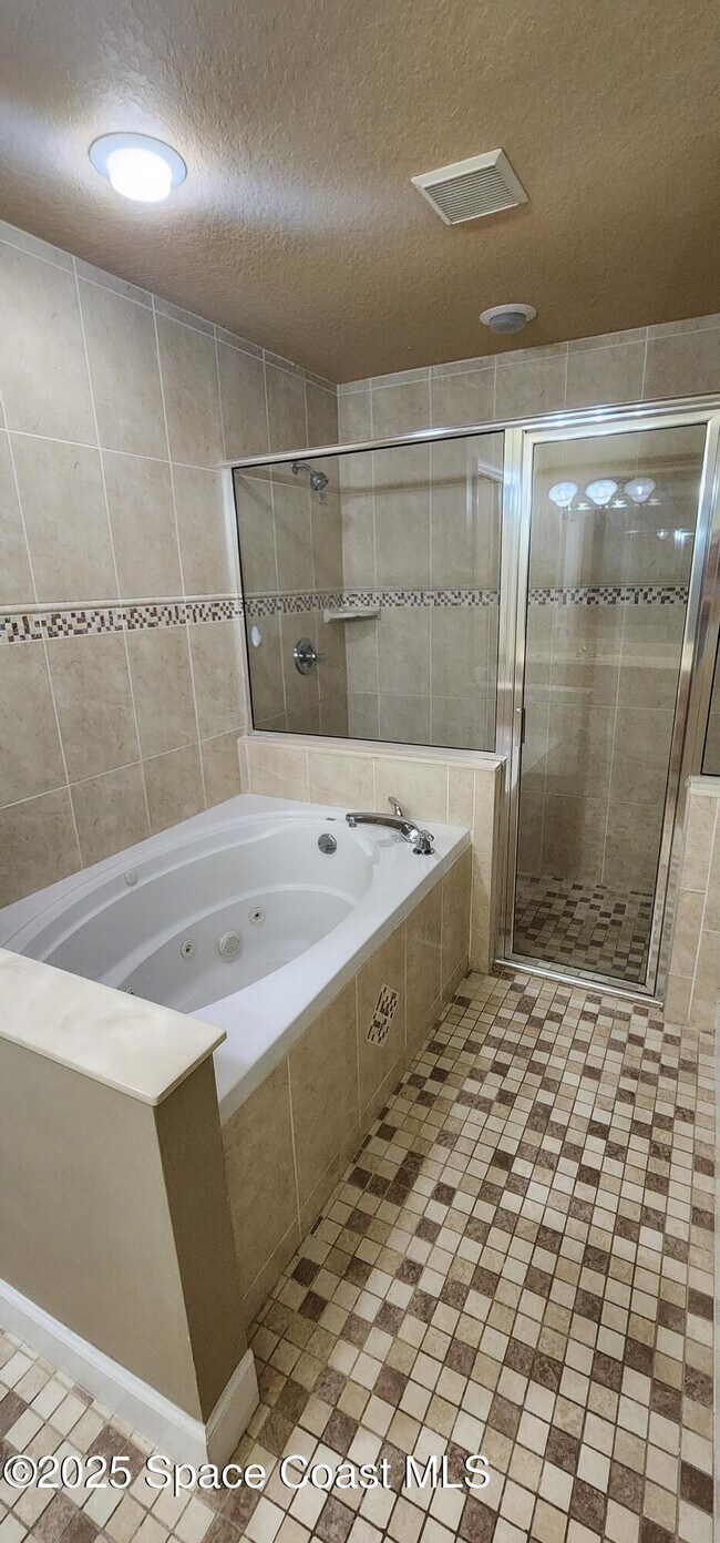 Building Photo - 2577 Sykes Creek Dr