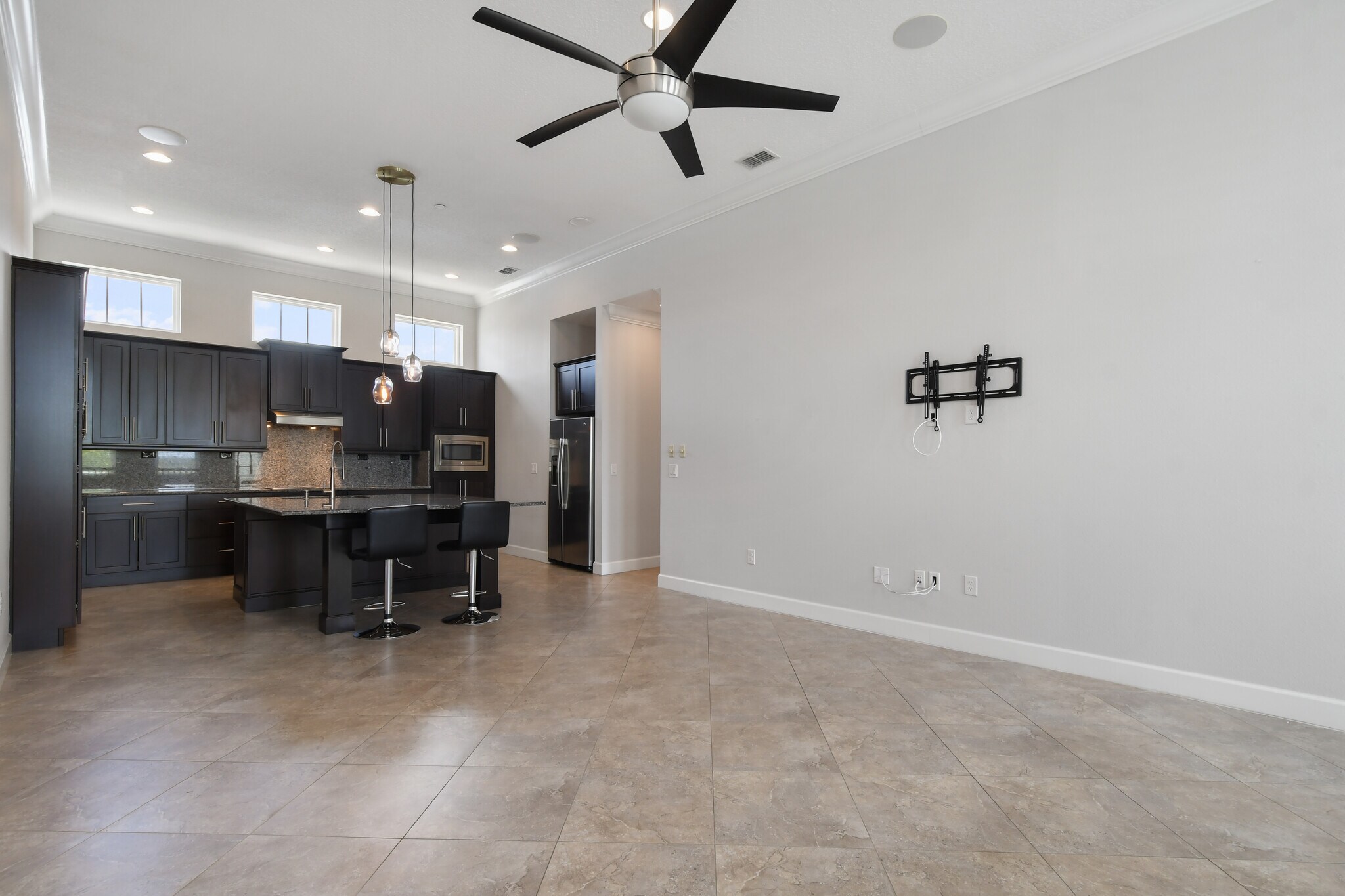 Building Photo - 13787 Benavente Ave