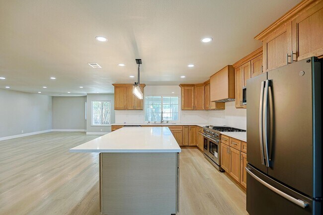 Building Photo - 9909 Merced River Ave