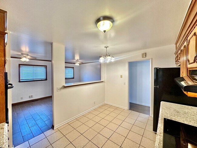 Building Photo - 3 BED 2 BATH-Longview Acres 2nd