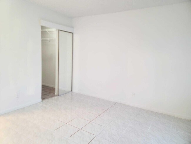 Building Photo - 15702 E Waterside Cir