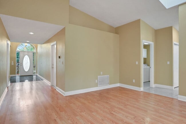 Building Photo - 3/2 in Pelican Bay