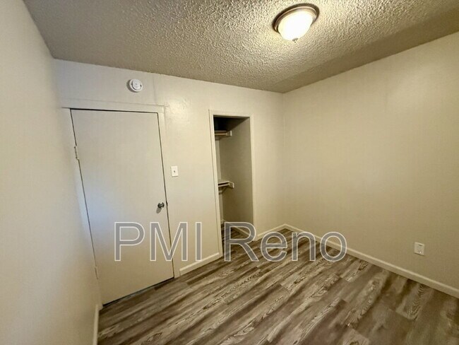 Building Photo - 1931 1/2 Valley Rd