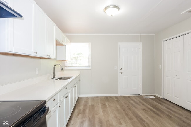 Building Photo - 4030 Kalmar Dr