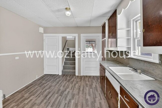 Building Photo - 225 E Weber St