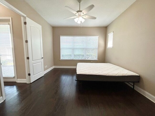 Building Photo - Stunning 3/2.5 Stylish Home with a Detache...