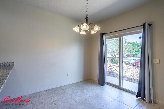 Building Photo - Charming 3 bedroom Townhome. 2 Community Pools!