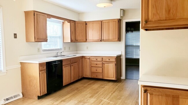 Building Photo - Spacious 3 bedroom 2 bathroom in Gastonia