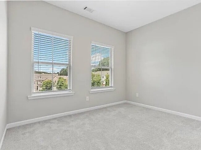 Building Photo - 1829 Lynwood Ln