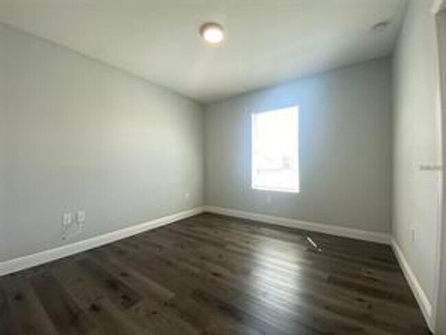 Building Photo - 515 Blackbird Ln