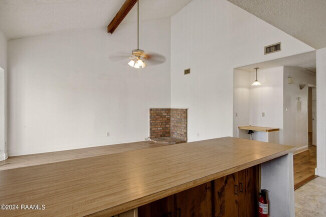 Building Photo - 102 Rue Calliope