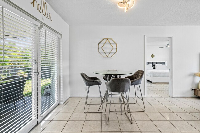 Building Photo - 3135 S Seacrest Blvd