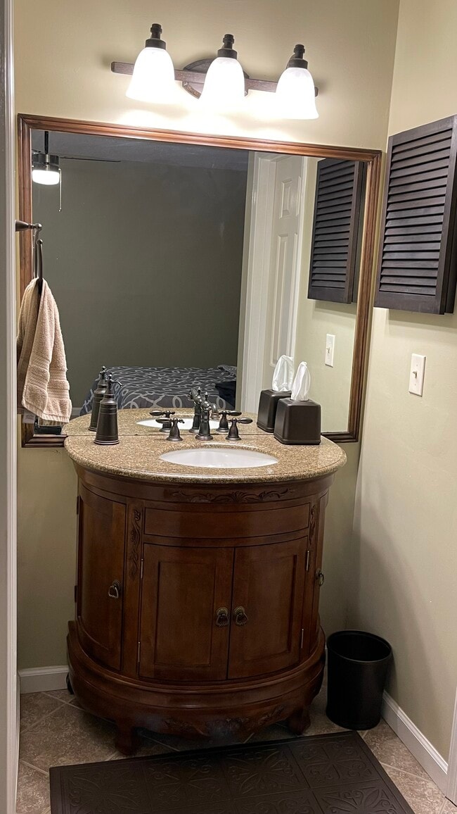 2nd bedroom bath - 229 Quail Run