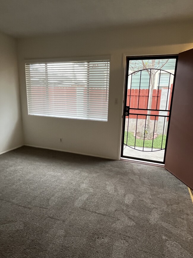 Building Photo - 224 Linwood Ave