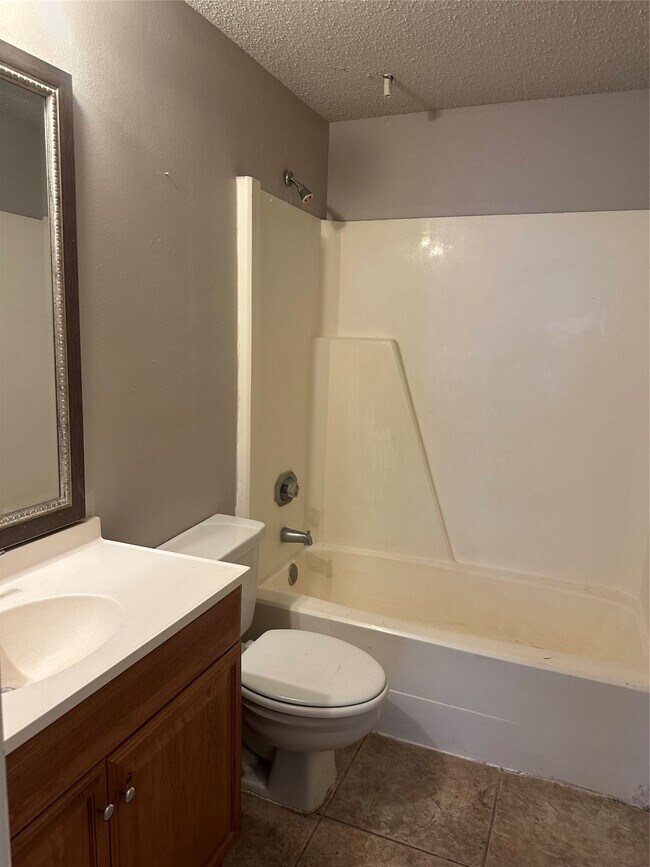 Building Photo - 10104 Waterstone Dr