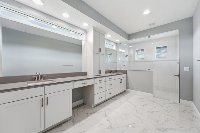 Building Photo - 6391 High Pointe Cir