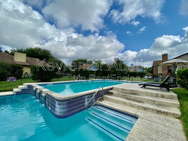 Building Photo - 1601 Faro Dr