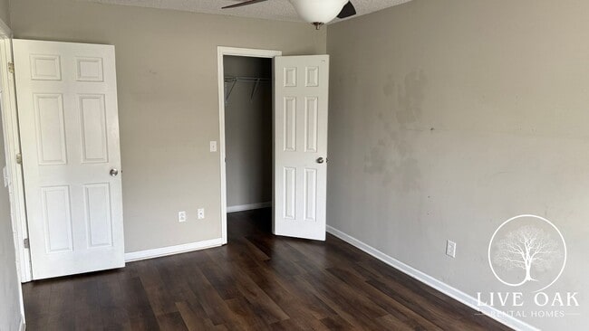 Building Photo - MOVE-IN SPECIAL: $500 OFF 1st MONTH'S RENT!**